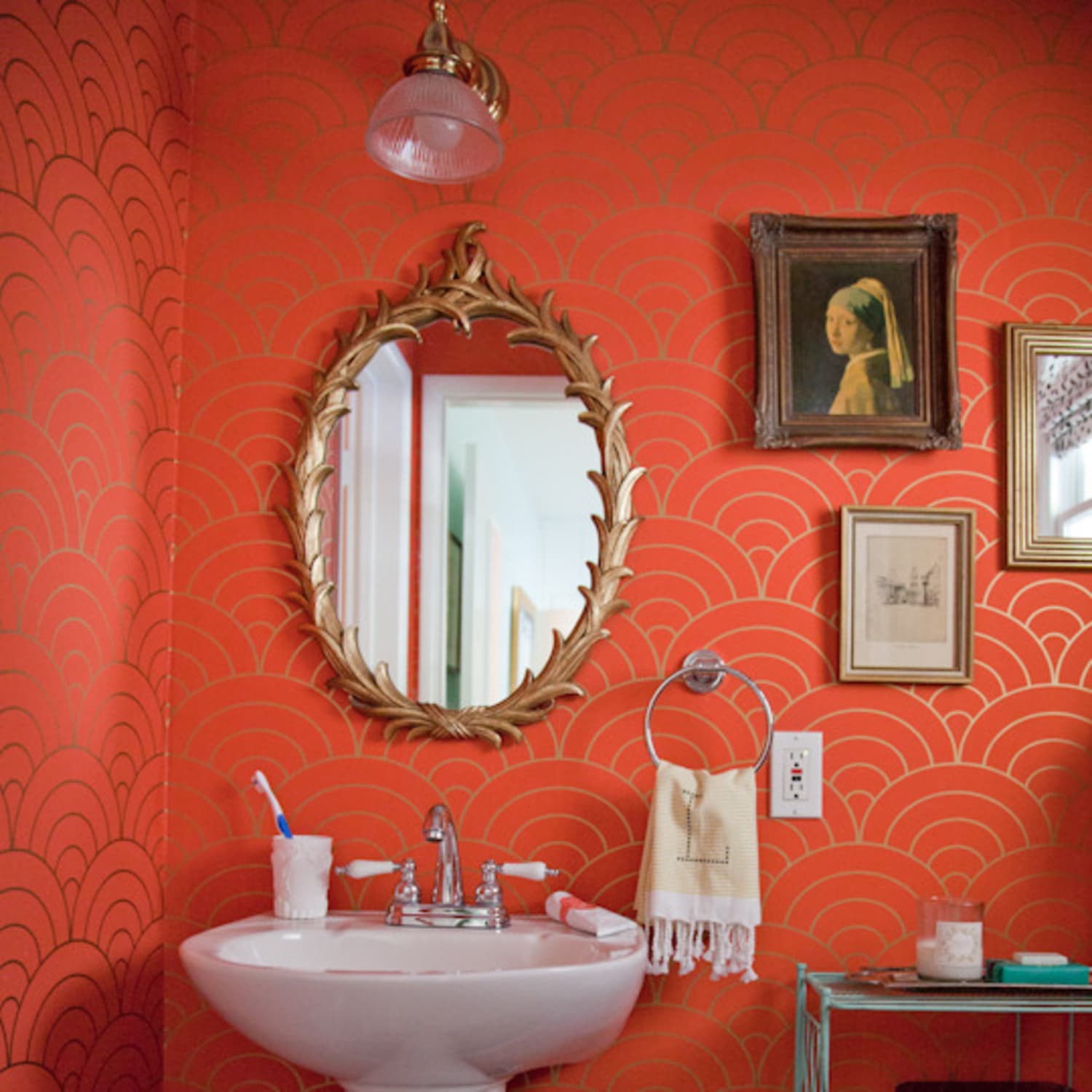 Coral bathroom 2025 decor